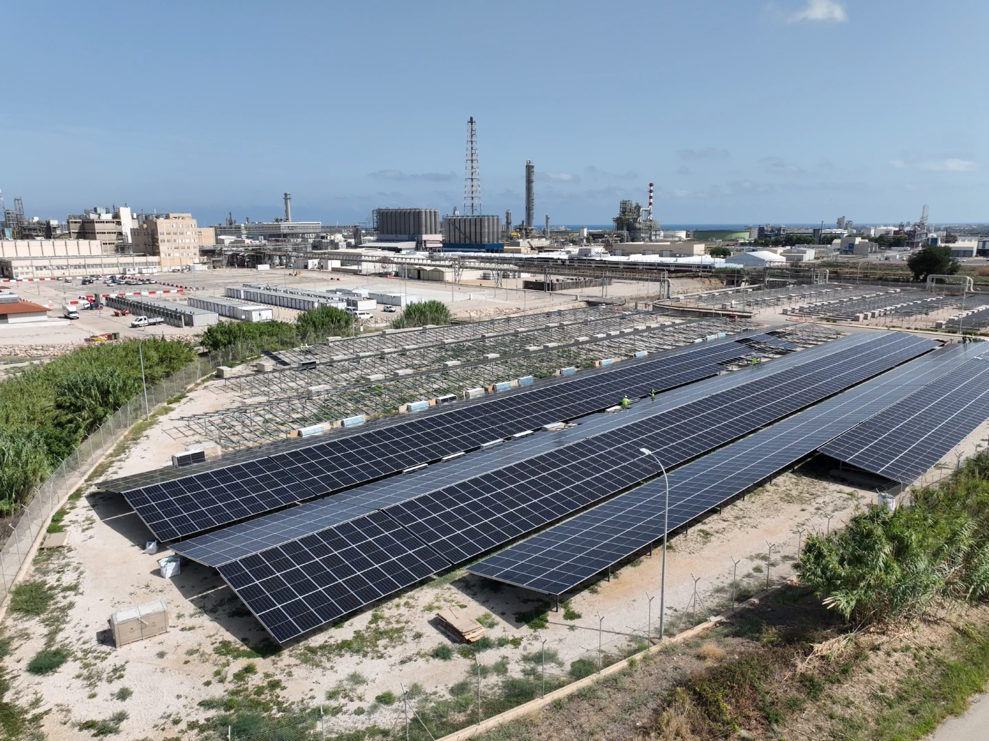 2023-08-16-16-27-01-667 Toiture équipée de panneaux solaires intégrés